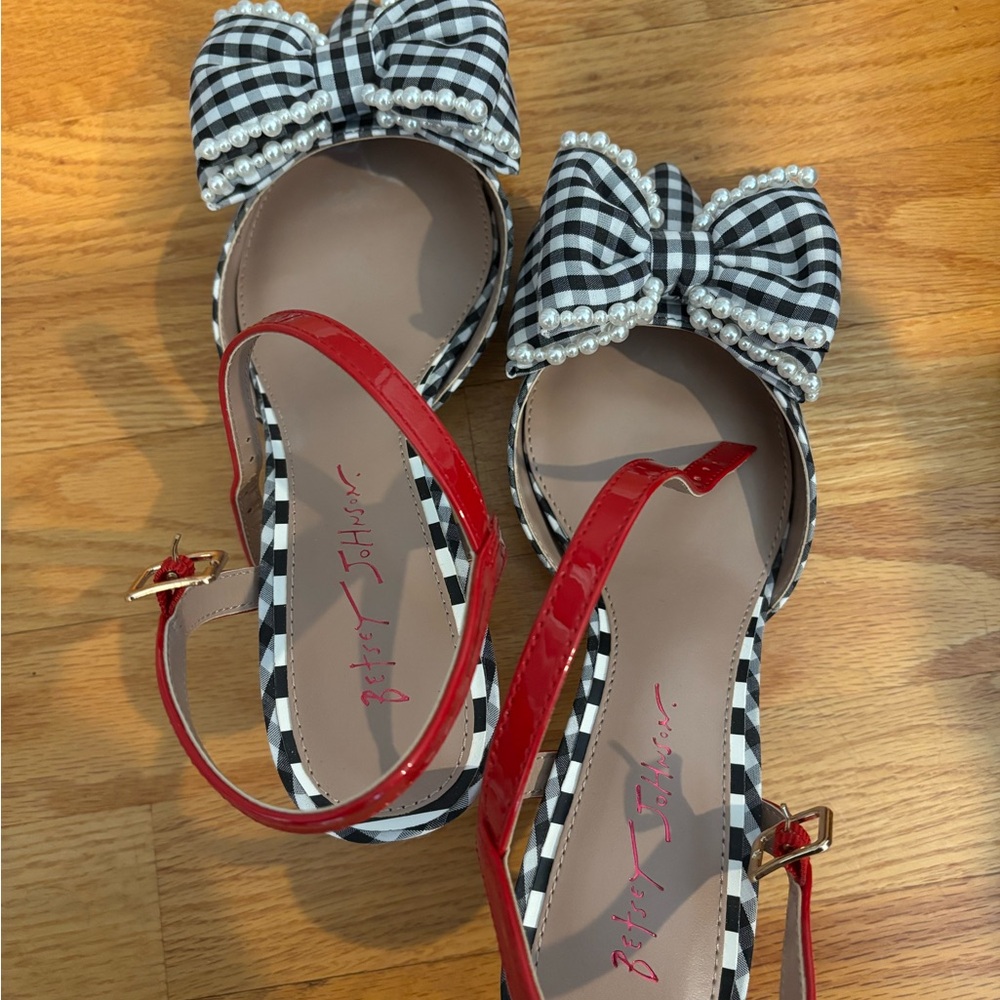 NEW Betsey Johnson Emely Gingham Heels - Picture 2 of 6